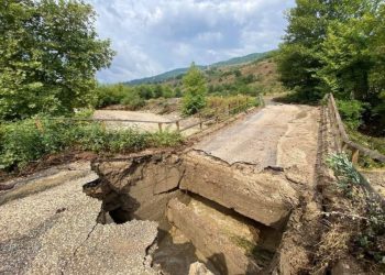 Karabükte Köprü Çöktü, Yol Ulaşıma Kapandı