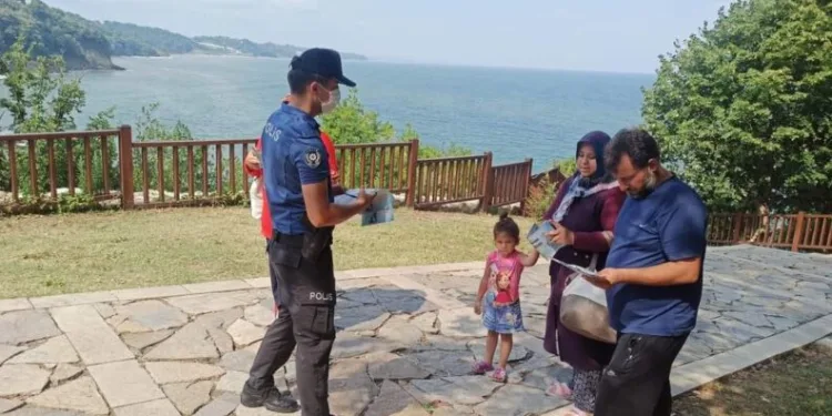 Karadeni̇zde Yaşanan Boğulma Vakaları Poli̇si̇ Harekete Geçi̇rdi̇