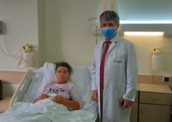 Karnından 35 Santi̇metre Büyüklüğünde Ki̇tle Çıkarıldı