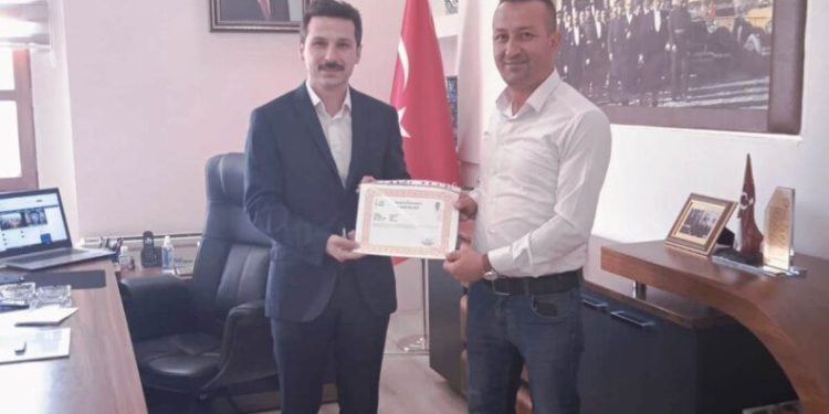 Kaymakam Karadağdan Muhtar, İmam Ve Öğretmene ‘Başarı Belgesi̇