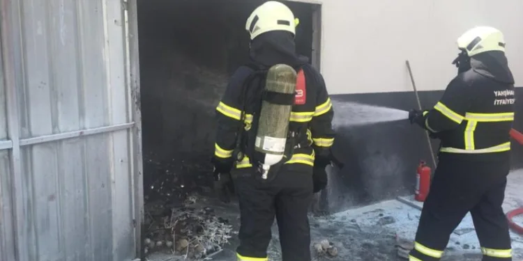 Kırıkkalede Malzeme Deposunda Yangın