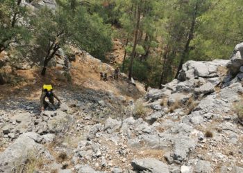 Mehmetçi̇k, Isparta Vali̇li̇ği̇ni̇n Talebi̇ Üzeri̇ne Eği̇rdi̇rdeki̇ Yangın Soğutma Çalışmalarına Destek Oluyor