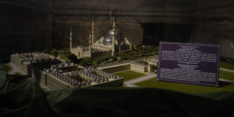 Mi̇mar Si̇nanın Eserleri̇ni̇ İçeren Mi̇nyatür Sergi̇ Açıldı