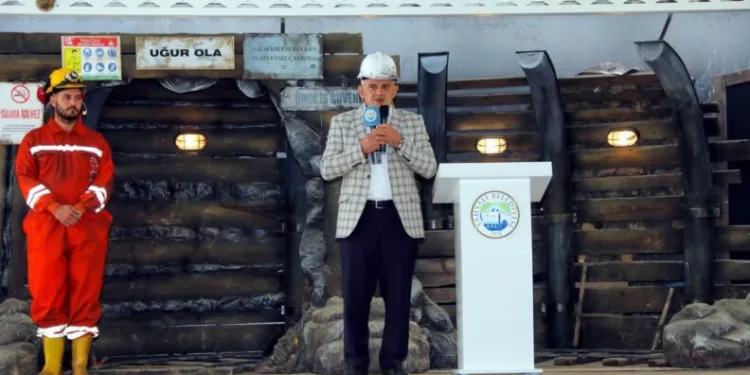 Mi̇sgep İnterakti̇f Eği̇ti̇mleri̇ Gezi̇ci̇ Sahnesi̇ Yahyalıda Açıldı