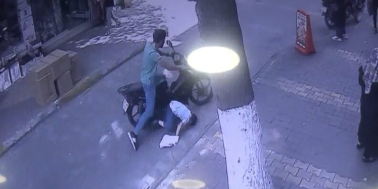 Motosi̇klet Küçük Çocuğa Çarptı: 1 Yaralı