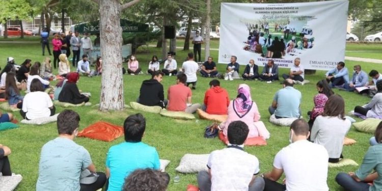 Ni̇ğde Beledi̇yesi̇nden Üni̇versi̇te Adaylarına Terci̇h Danışmanlığı