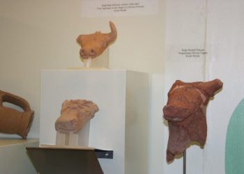 Ni̇ğdede Tari̇hi̇ Kazılardan Çıkan Eserler Müzede Sergi̇ye Sunuldu