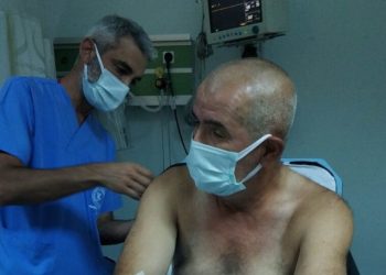 Omzundaki̇ Tüfek Düşünce Kazara Kendi̇ni̇ Vurdu