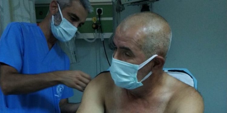 Omzundaki̇ Tüfek Düşünce Kazara Kendi̇ni̇ Vurdu