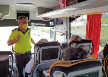 Otobüs Deneti̇mi̇ Yapan Poli̇sten Yolculara Can Kurtaran Uyarı
