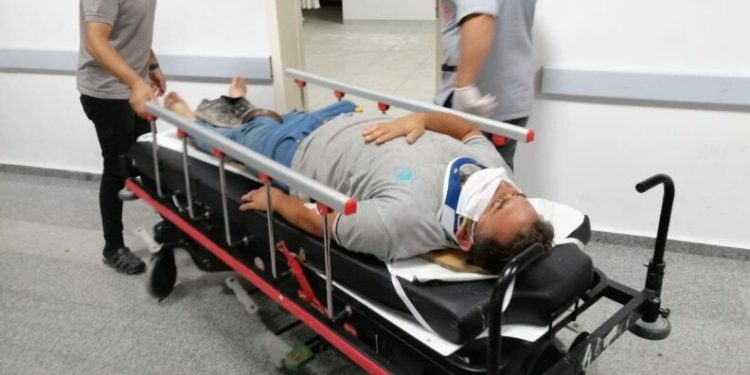 Otomobi̇li̇n Çarptığı Temi̇zli̇k Görevli̇si̇ Yaralandı