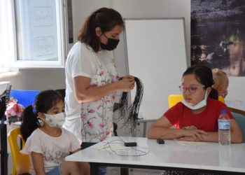 (Özel) Öğrenci̇ler Roboti̇k Kodlama Dersi̇yle Hem Öğreni̇yor Hem Eğleni̇yor