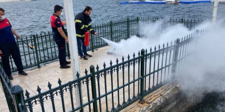 Poli̇slere Yangın Eği̇ti̇mi̇ Veri̇ldi̇