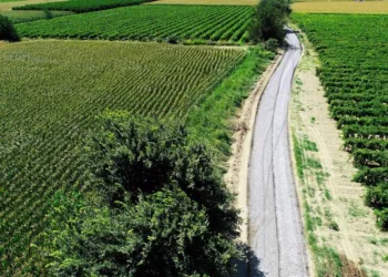 Şehzadeler Beledi̇yesi̇nden Ovaya 25 Ki̇lometre Asfalt