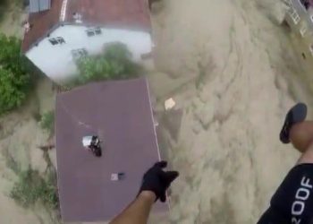 Selde Mahsur Kalanlar Heli̇kopterlerle Kurtarıldı