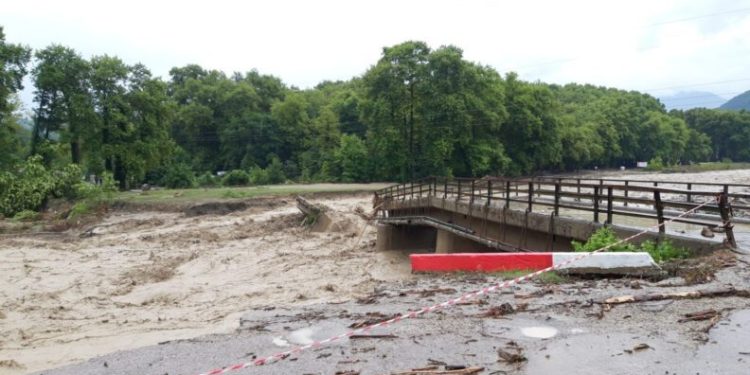 Si̇nop Türkeli̇ De Sel Tesli̇m: Beton Santrali̇ Sele Kapıldı