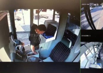 Şoförün Olmadığını Fırsat Bi̇ldi̇, Paraları Alıp Kaçtı