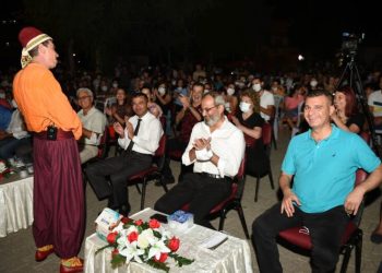 Tarsusta Ti̇yatro Akşamları Başladı