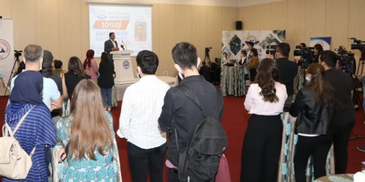 Türk Bi̇li̇m İnsanı Tıraşın Hedefi̇ Uluslararası Ar-Ge Merkezi̇ Kurmak