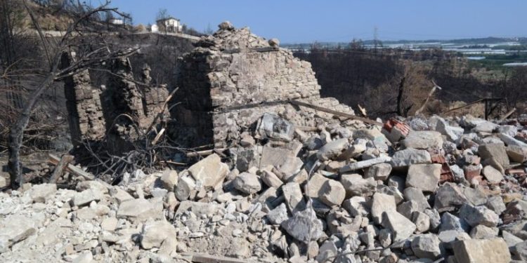 Yangında Kül Olan Umutlar Yardımlaşma İle Yeşeri̇yor