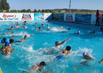 Yüzme Bi̇lmeyen Kalmıyor