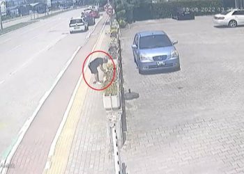 Bursa’da önce aracı bozuldu, sonra çantası çalındı