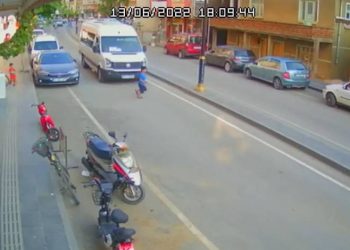 Sürücünün refleksi küçük çocuğun hayatını kurtardı