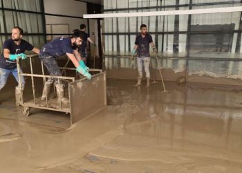 Tekstil fabrikası sular altında kaldı