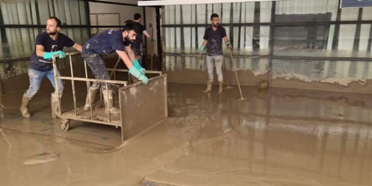 Tekstil fabrikası sular altında kaldı