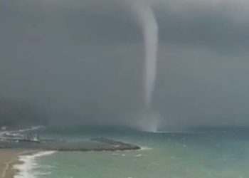 Devasa hortum korkuttu