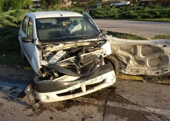 Tır otomobille çarpıştı: 3 yaralı