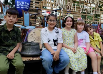 Bursa’da masal dünyasına renkli yolculuk