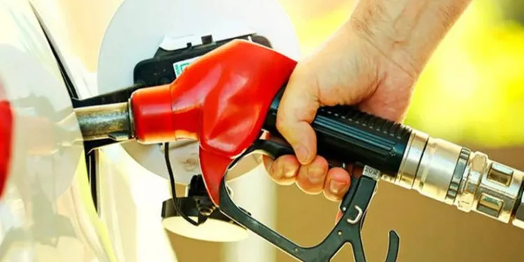 Benzine indirim bekleniyor