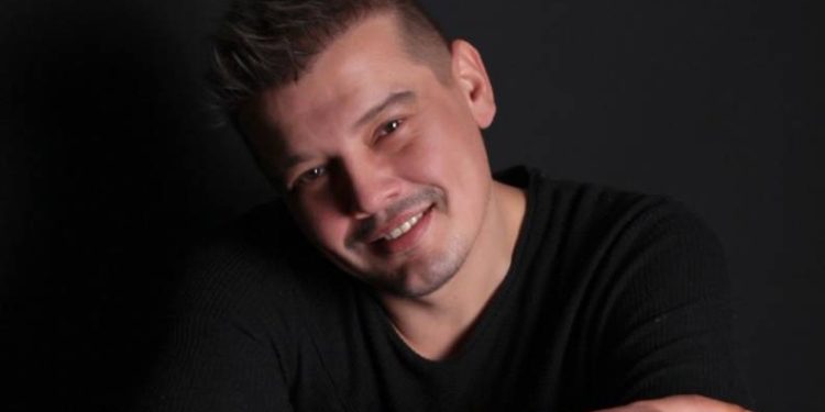 Arda Kural ekranla dönüyor