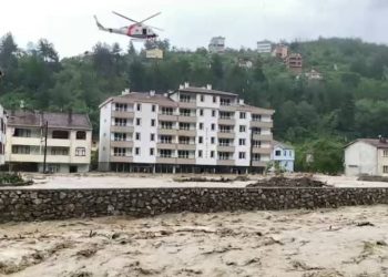 Bozkur’ta vatandaşlar helikopterle tahliye edildi