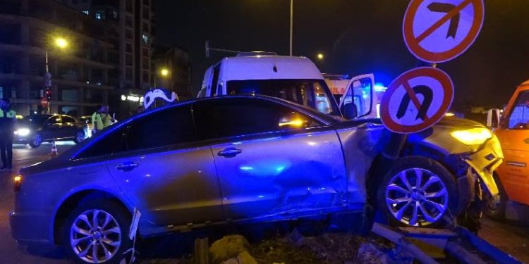 Bursa’da işçi servisi ile otomobil çarpıştı: 6 yaralı