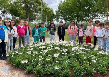 Cüneyt Arkın’ın isteğini minikler gerçekleştirdi