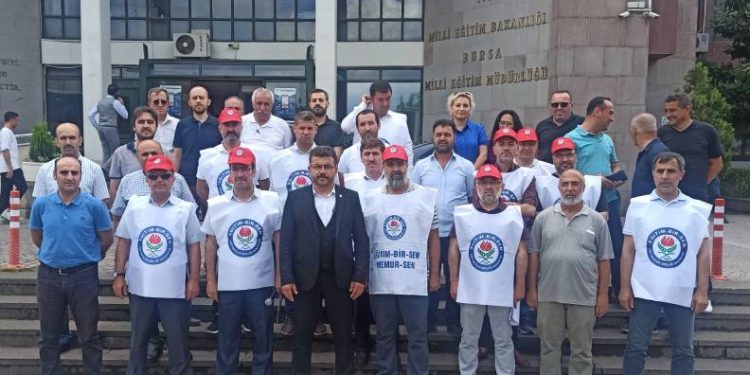 Eğitim-Bir-Sen, mağdur müdürlerin yanında