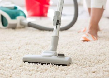 Elektrik süpürgesi kablosuyla 40 yıllık eşini boğdu