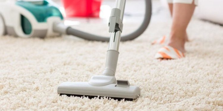 Elektrik süpürgesi kablosuyla 40 yıllık eşini boğdu