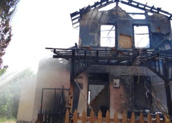 Şömineyi yakayım derken evini yaktı