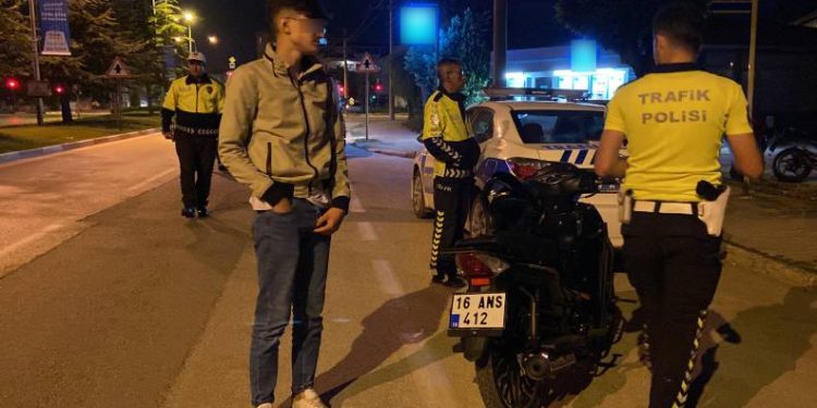 Bursa’da “Amcam polis” dese de cezadan kurtulamadı