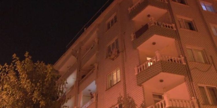 Çamaşır silkelerken camdan düştü