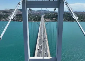 İstanbul Boğaz’ı turkuaza büründü