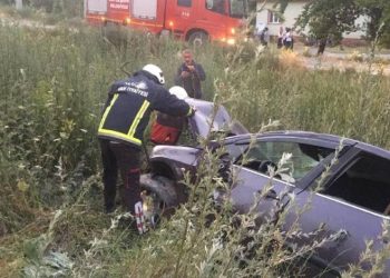 Otomobil şarampole devrildi: 3 yaralı