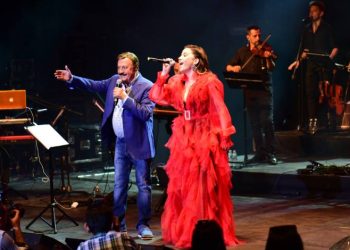 Bursa Festivali’nde Selami Şahin ve Burcu Güneş sahne aldı