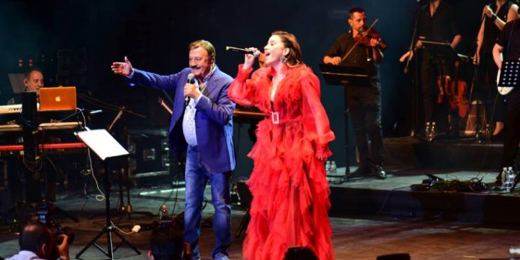Bursa Festivali’nde Selami Şahin ve Burcu Güneş sahne aldı