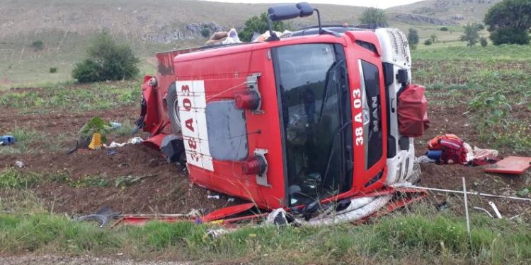 Marmaris yangınından dönen ekip kaza yaptı