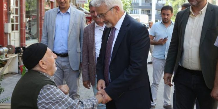 Başkan Erdem Fethiye’de vatandaşı dinledi