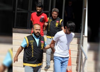 Çaldıkları otomobille villaya hırsızlığa gittiler